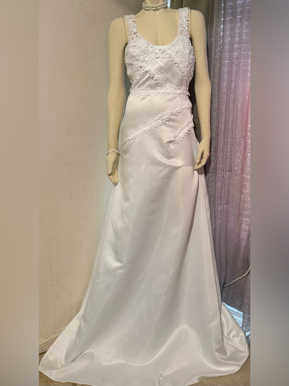 Classic White Satin Bridal Gown with Lace Bodice